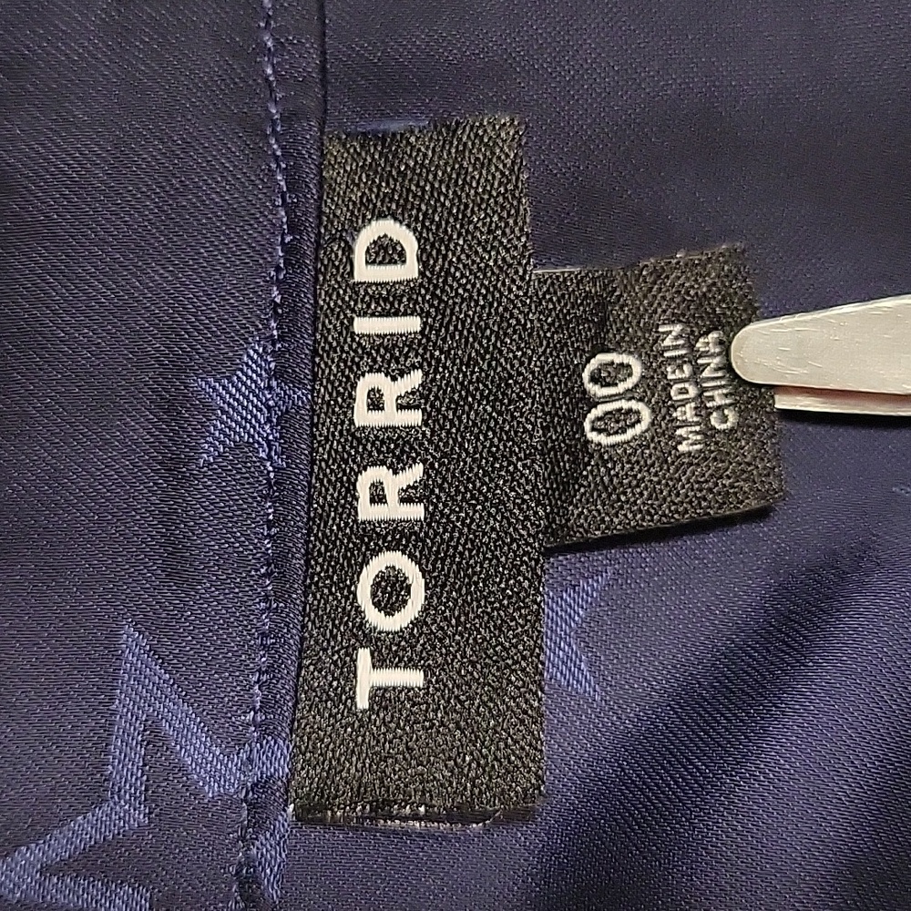 Torrid Peasant blouse, Charmeuse Jacquard Star Navy - Picture 12 of 14
